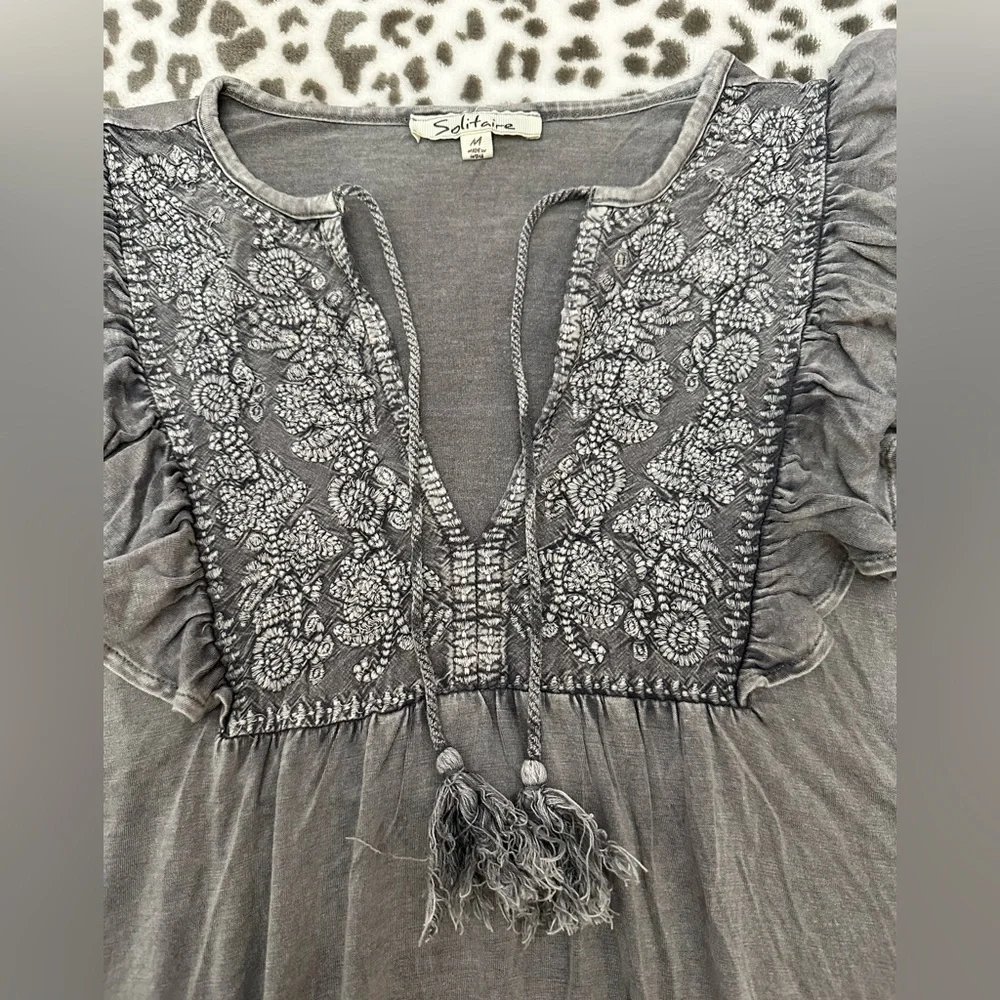 Solitaire Embroidered Boho Peasant Top in Gray Size Medium - Picture 8 of 17
